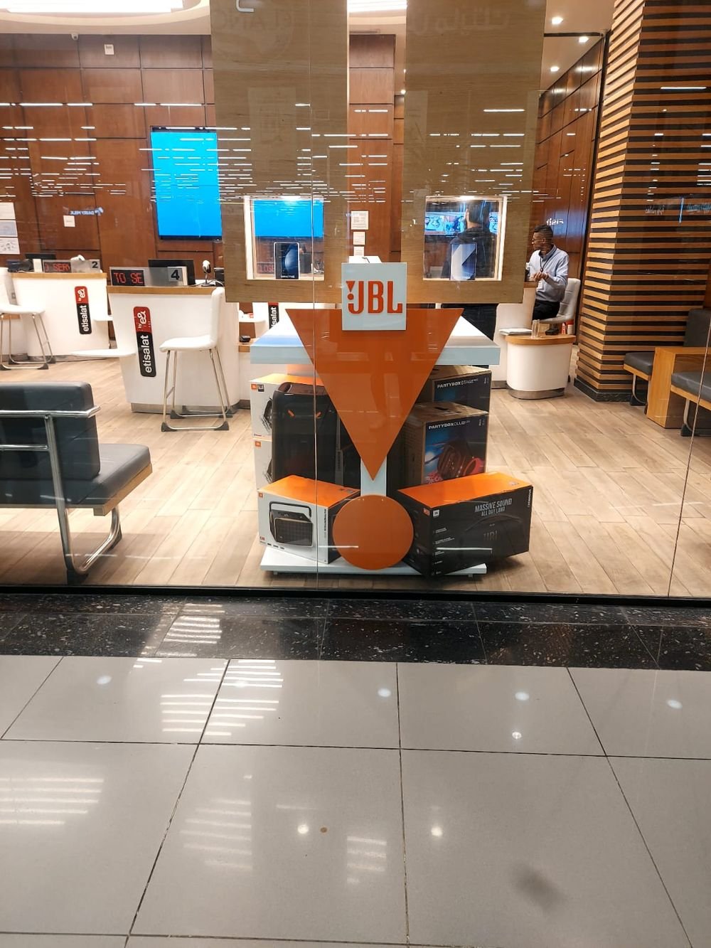 JBL kiosk, Etisalat store