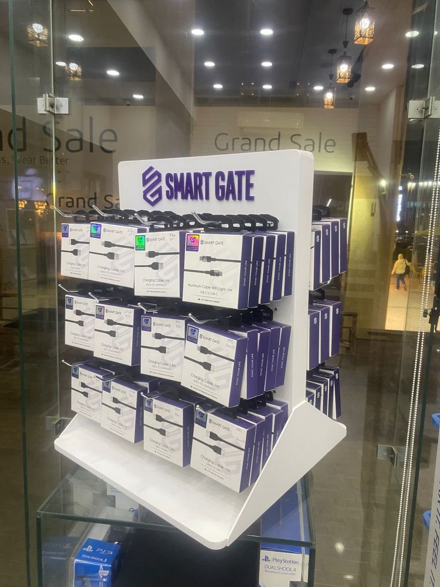 Smart Gate in-mall retail display